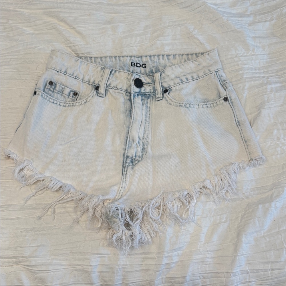 BDG White Frayed Hem Denim Shorts
Urban Outfitters